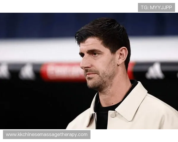 库尔图瓦出球能力解析：本赛季长传成功率与发起进攻表现稳健