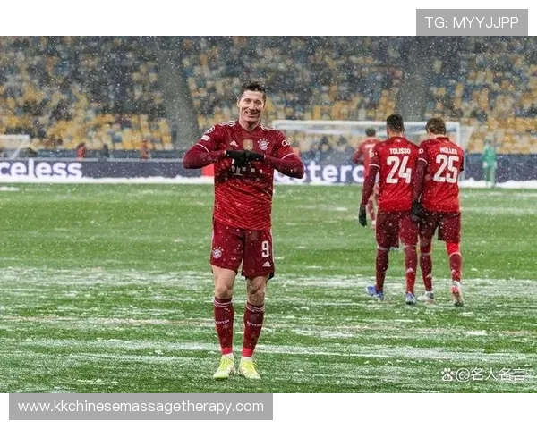 莱万多夫斯基三冠王赛季是否真正主导球队成功解析 莱万多夫斯基三冠王赛季是否真正主导球队成功解析